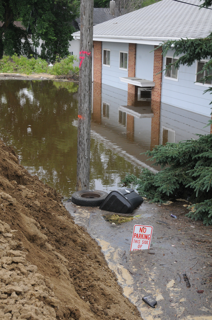 ¿Puede las inundaciones causar daños en la base?