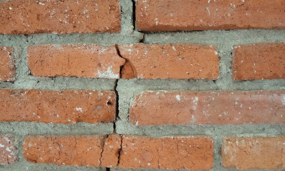 Cracking walls are a sign of foundation damage